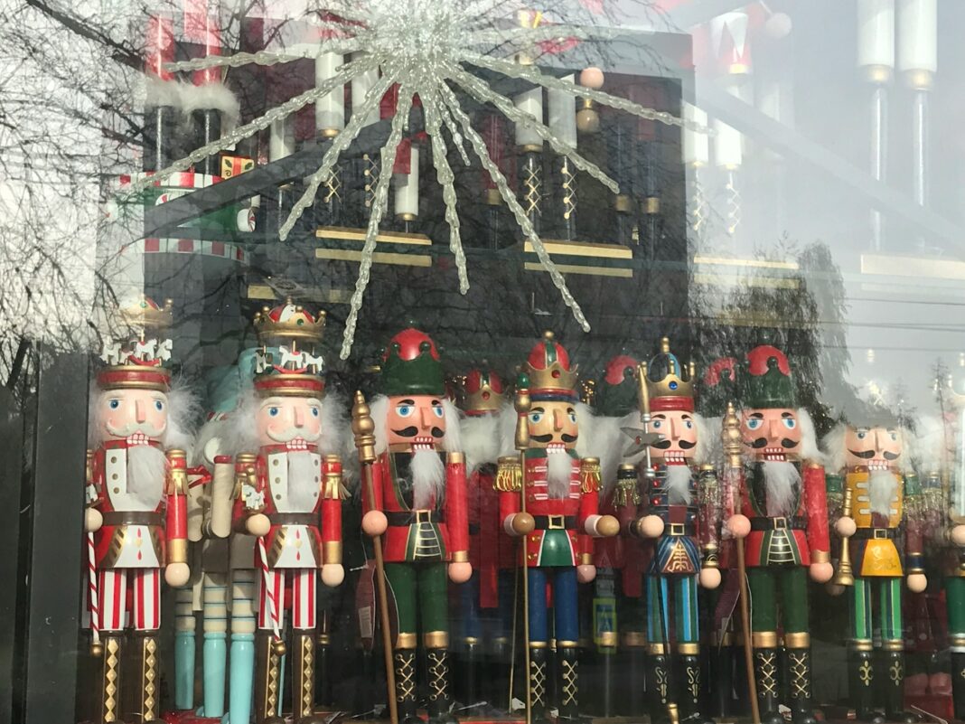 dare-artworks-8mJXJXVjeq8-unsplash